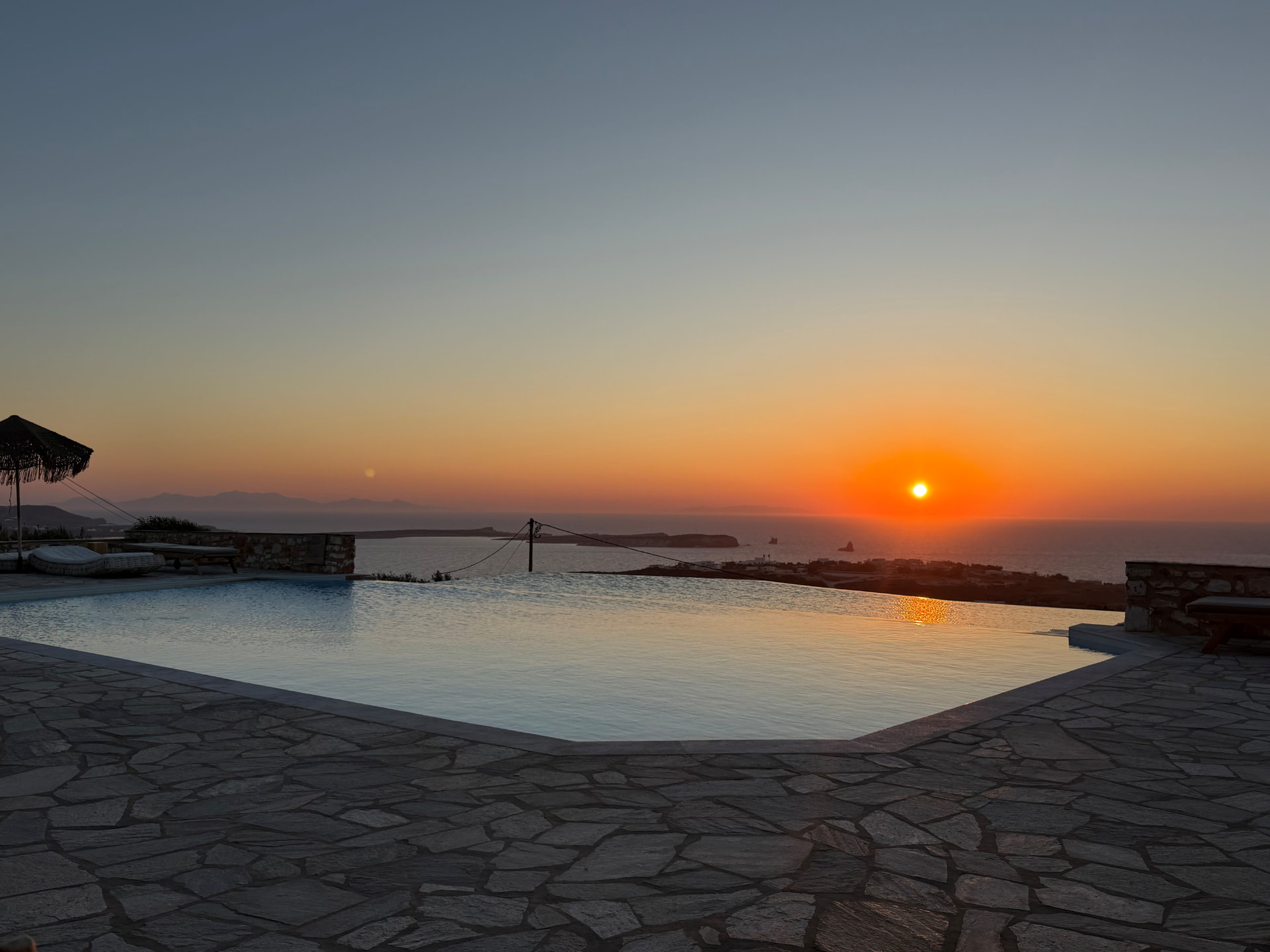 Sonnenuntergang über dem Meer auf Paros, ELA Reisestrecke